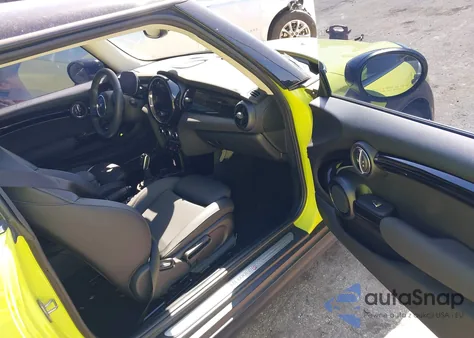 2023 Mini Hardtop Cooper S z USA, uszkodzony, nr VIN WMW53DH07P2T86694